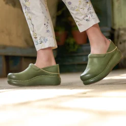 Dansko Platform Pro>Women Clogs