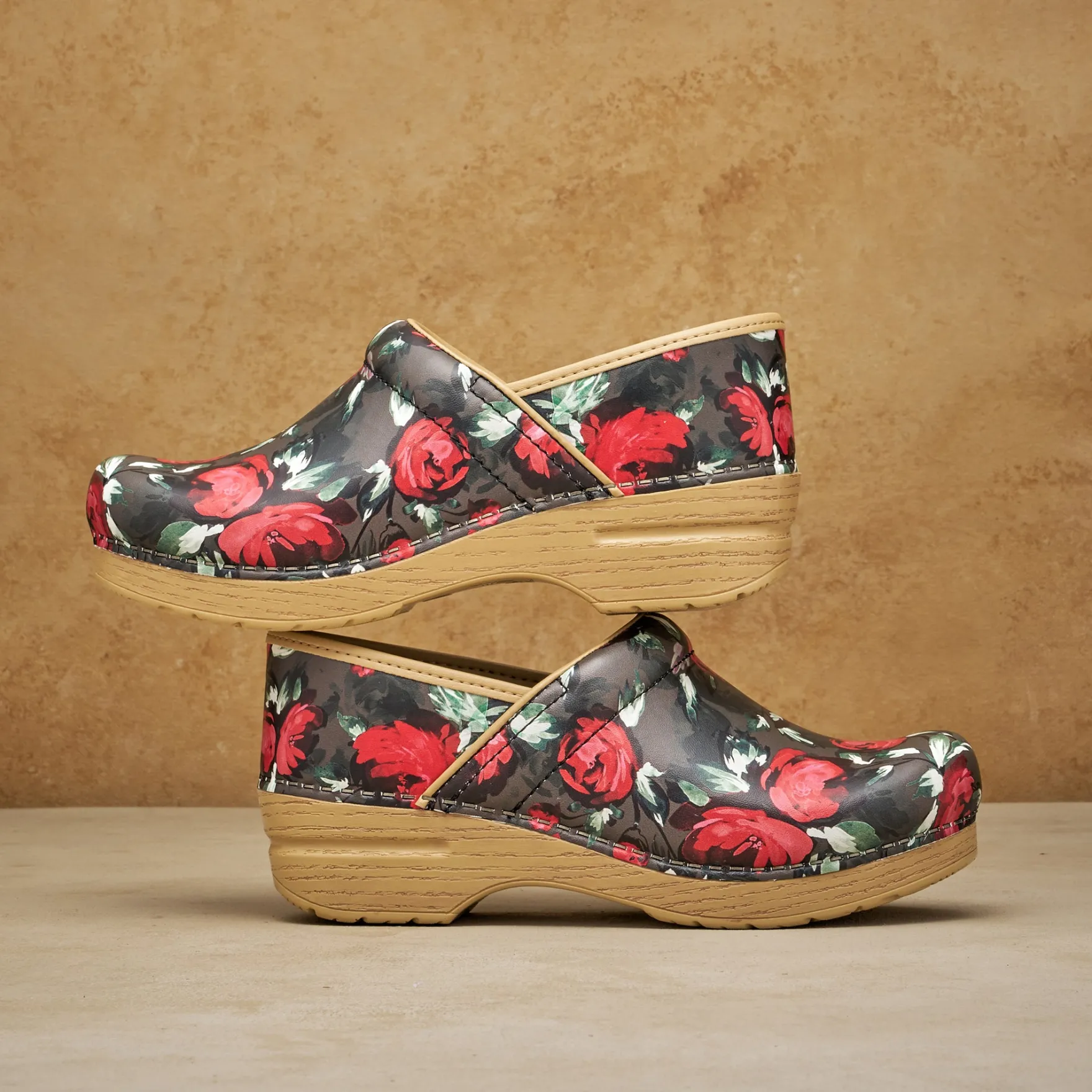 Dansko Professional>Women Clogs