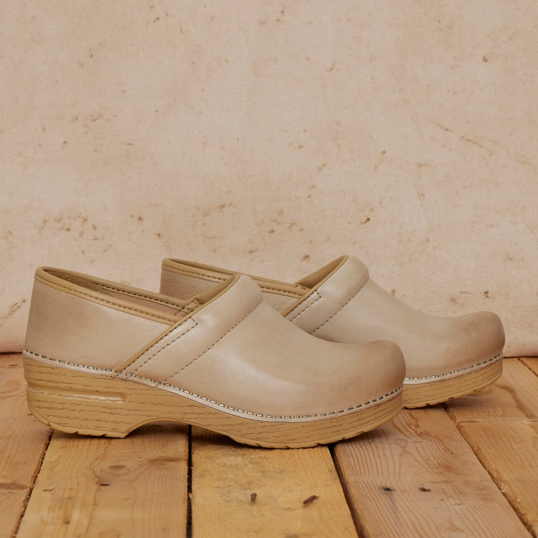 Dansko Professional>Women Clogs